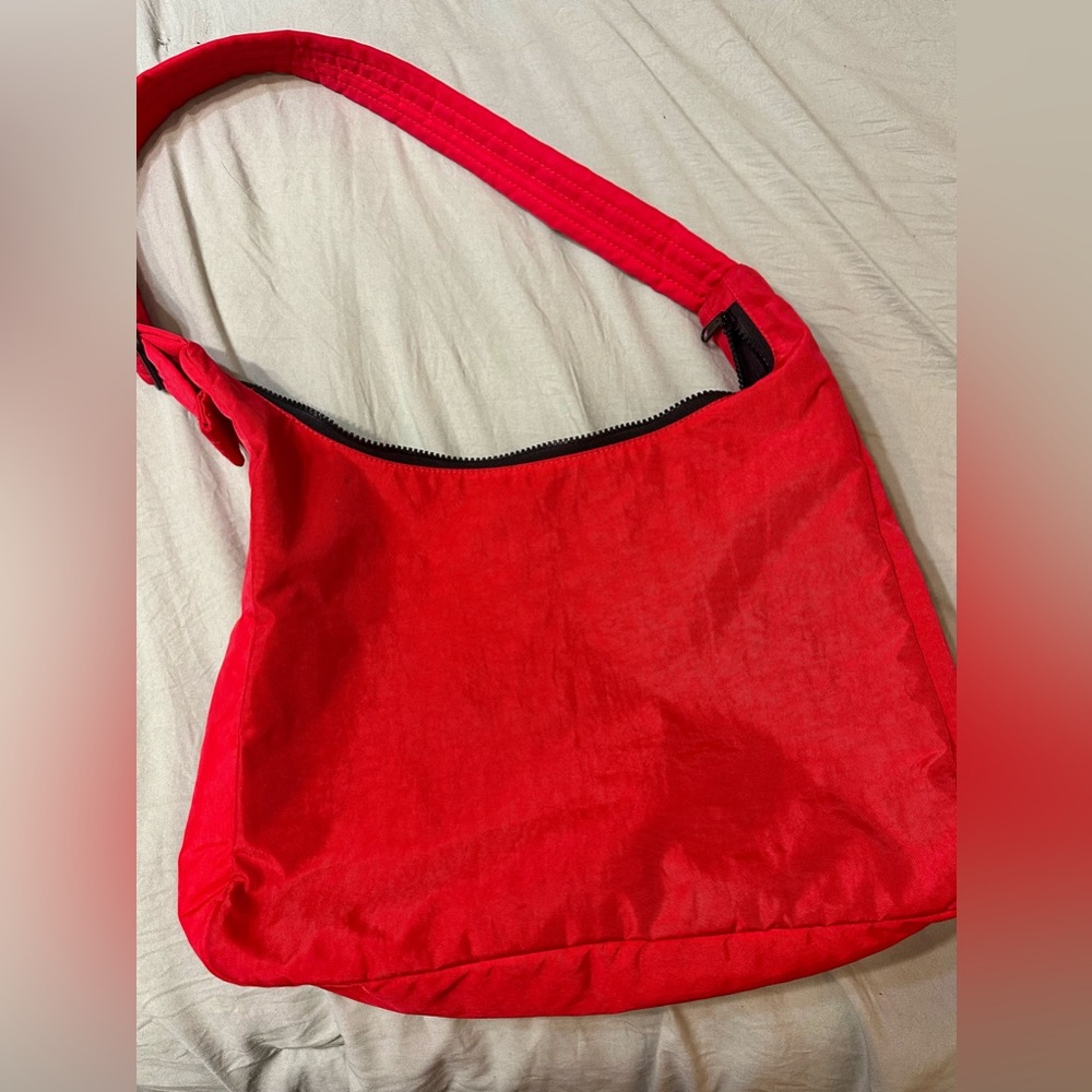 Baggu nylon shoulder bag in candy apple